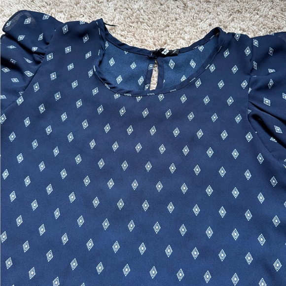 Chic Navy Patterned Blouse - Picture 2 of 6